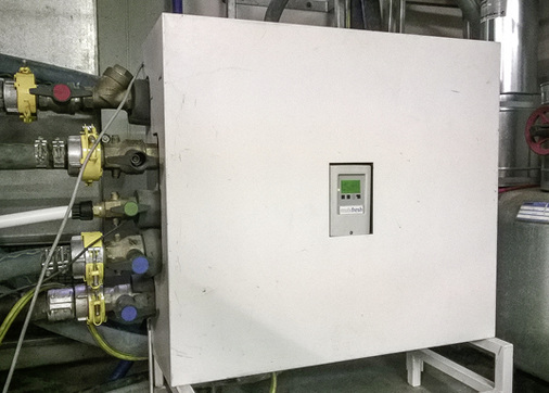 
Sobald die Verbindungen zwischen den Geräten hergestellt sind, kann die Frischwasserstation die mobile Warmwasserbereitung aufnehmen. 
