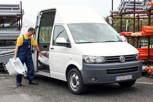 



Erreicht der VW-Transporter T5 mit Normallänge und Flachdach einen nutzbaren Laderaum von etwa 5,8 m³, so steigern sich die Varianten bis auf 9,3 m³ bei der Lang-Version mit Hochdach.
