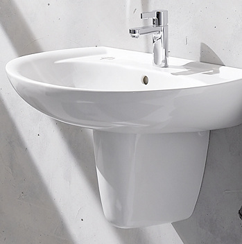 



Die Abweichung zu den traditionell gebrannten Modellen beträgt nur 0,002 % und macht sich in der Praxis nicht bemerkbar, wie man hier beim Waschbecken Renova Nr. 1 sieht. 
