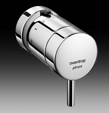 
Heizkörper-Thermostat Pinox von Oventrop: Zum Ziel gesetzt haben sich die Entwickler, neben einem ansprechenden Design, eine einfache Handhabung und eine gut sichtbare Hebelstellung. Der Hebel erleichtert die Drehfunktion und ermöglicht verschiedene Zugriffsarten. So kann die Sollwerteinstellung mit minimalem Aufwand erfolgen. Der Regler arbeitet ohne Hilfsenergie, seine Montage ist an allen üblichen Heizkörpern möglich.
