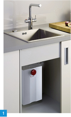 
1 Das neue AEG Heißwassersystem HOT 5 besteht aus einem 5-Liter-Heißwasserspeicher und einer Küchenarmatur, die heißes Wasser liefert.
