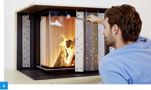 
4 Mit dem Faltvorhang Heatstop von Brunner ist die Strahlungswärme eines Ofens, die häufig auch einmal zu stark werden kann, für die Bewohner regulierbar. 
