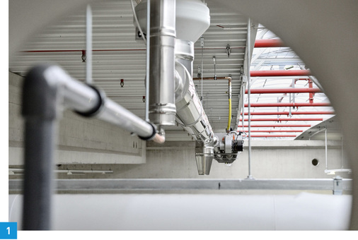 
1 Der Tetraschwank Wärmetauscher von Schwank sorgt für Brennwertnutzung bei Dunkelstrahlern. Er führt der Halle die erwärmte Luft direkt wieder zu.
