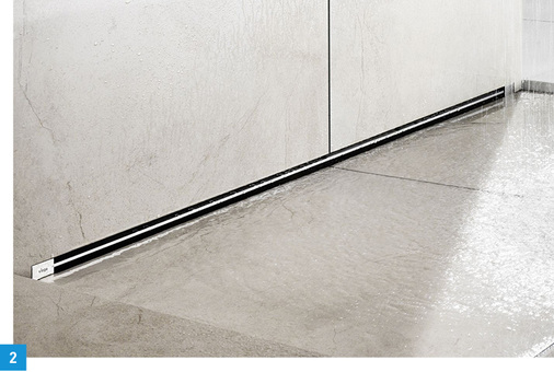 
2 Mit dem neuen Viega Advantix Vario-Wandablauf fließt das Wasser über die komplette Breite der Dusche ab.

