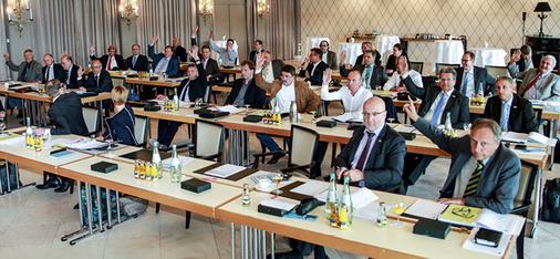 
Einstimmig votierte die Mitgliederversammlung am 21. Mai 2015 für ein Konzept, das der ZVSHK-Arbeitskreis Nachwuchswerbung zuvor in Eckpunkten festgelegt hatte.
