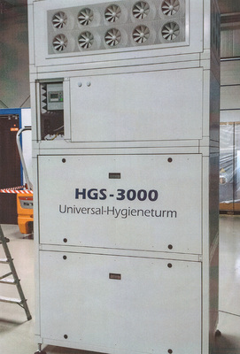 
Der Hygieneturm der GSBmbH arbeitet im Umluftverfahren und entfernt mit Ozon und Ionen Feinstaub, Gerüche, Schadstoffe und andere Belastungen aus der Luft.

