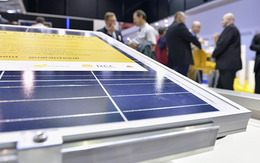 <p>
In Sachen Module und Montagetechnik für Flach- und Schrägdächer gab es viele Innovationen und Verbesserungen auf der Intersolar in München zu sehen.
</p>