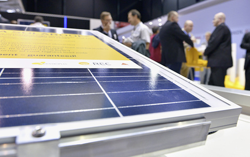 
In Sachen Module und Montagetechnik für Flach- und Schrägdächer gab es viele Innovationen und Verbesserungen auf der Intersolar in München zu sehen.

