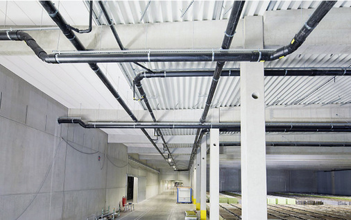 
Rohrstranglängen bis zu 180 m: sicher fixiert mit dem Sita-Schnellmontagesystem und Dietul- Baukörperbefestigungen.
