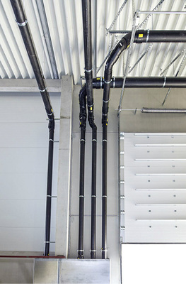 
Gebündelte Entwässerungsleistung: Aufgrund der Objektgegebenheiten mussten die Fallleitungen in Gruppen untergebracht werden.
