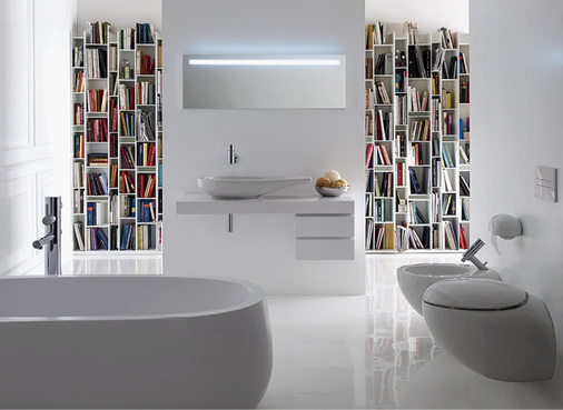 



Alle Produkte einer Bad-Kollektion sind im Idealfall harmonisch aufeinander abgestimmt und besitzen eine einheitliche Formensprache – wie hier Il bagno Alessi One von Laufen.
