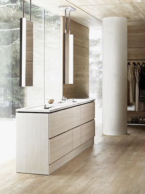 
Großzügiger freistehender Waschplatz mit integrierter Installationsebene.



