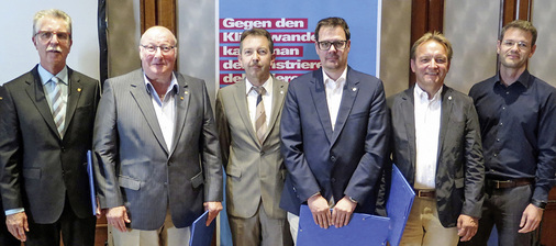 <p>
Für ihre langjährigen Verdienste für die Berufsorganisation wurden geehrt: Hans Klein, Gerd Blei, Gerhard Schneider, Bernd Fuller, Rolf Exler und Frank Jäger.
</p>