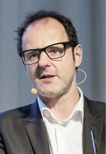 
Key Speaker Vince Ebert präferiert für Innovationen den Zufall und einen selektiven Prozess. Das Optimum dürfte in der Synthese liegen, die beide Verfahren kombiniert. 
