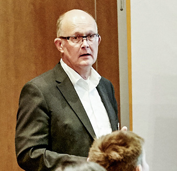 
Der Andrang im Vortrag von Dr. Stephan Ester, Geschäftsführer Wöhler, zeigte deutlich, wie sehr die BImSchV für Festbrennstoffe bei den Handwerkern unter den Nägeln brennt. 
