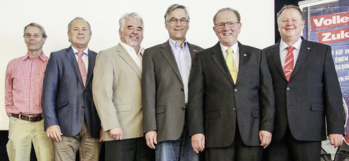 
Verabschiedet wurden auch Mitglieder, die sich in Fachverbandsgremien engagiert haben und nun ausscheiden (v. l.): Thomas Kempe (Innung Ludwigsburg), Horst Fischer (Innung Heilbronn-Hohenlohe), Klaus Weinmann (Innung Esslingen-Nürtingen), Joachim Krimmer (Innung Ravensburg), Volker Werling (Innung Karlsruhe-Bruchsal) und Joachim Butz (Innung Pforzheim-Enzkreis). 
