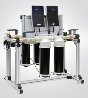 
Moderne Kalkschutzanlage Permasolvent Primus 2.0 mit Elektrodentechnik in Kompaktbauweise. Erhältlich für Spitzenvolumenströme von 2,0 bis 12 m³/h.
