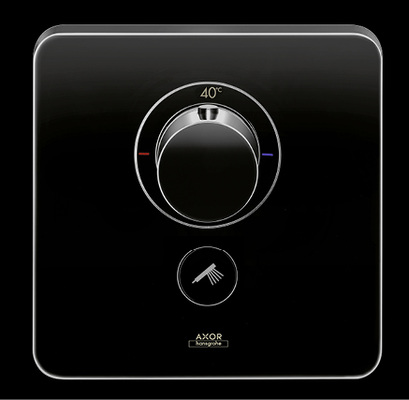 



Kontrastreiche Armaturen: Die schwarzen Rosetten sind aus Metall und verfügen über Select-Tasten mit deutlichen Symbolen.
