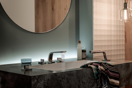 



Revolution im Badezimmer: Emotionale Lichtinszenierung am Waschtisch. 
