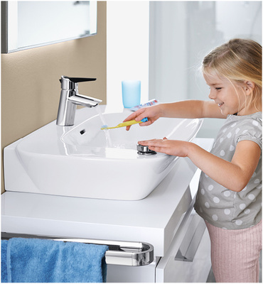 



Auch an Kinder bei der Badplanung denken: Oft sind Armaturen oder Ablagen unerreichbar. 
