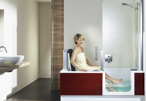 <p>
</p>

<p>
Schon ein Klassiker: Die Kombination von Dusch- und Badewanne verschafft in jeder Lebensphase die notwendige Selbstständigkeit. 
</p> - © Artweger


