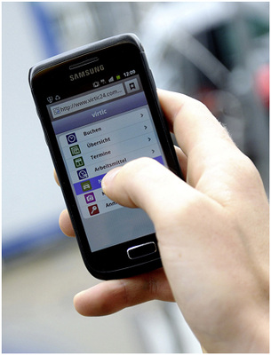 
Monteure bekommen neue Daten unmittelbar auf ihr Handy geschickt.
