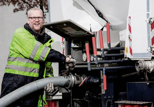 



Die ENplus-Zertifizierung sichert die Qualität der Holzpellets auf dem Weg vom Hersteller zum Kunden. Ebenso wichtig ist aber auch der Transport im Haus. 
