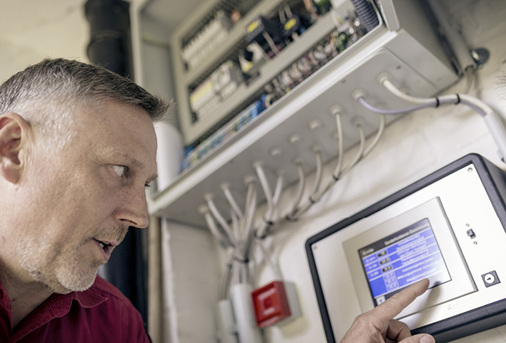 
Eigens für die Beheizung von Kirchen wurde diese Spezialsteuerung ausgelegt, denn sie gewährleistet neben den gleichmäßig langsamen Temperaturveränderungen auch die Einhaltung der definierten Luftfeuchte.
