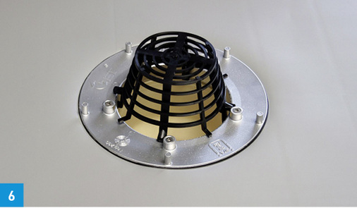 
Der Einsatz des Kiesfangs ist ein Muss, da er vor Schmutzeintrag schützt und der Verstopfung des Gullys vorbaut.
