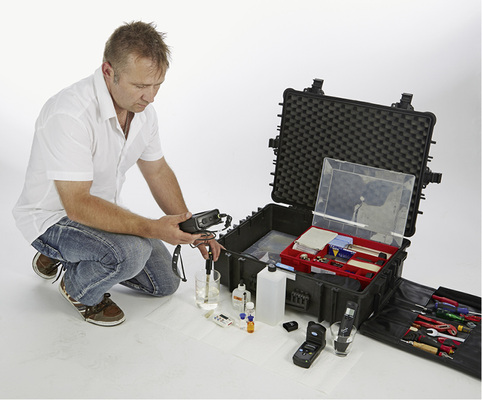 
Am Anfang des Projektes steht die Wasseranalyse, wofür bei TGA Rohrinnensanierung ein mobiles Labor vor Ort zum Einsatz kommt. 
