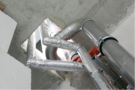 
Die Trassenführung war unter den Gesichtspunkten Temperaturhaltung des Trinkwassers und Abschottung von Brandschutzabschnitten ein kritisches Thema.
