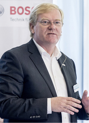 <p>
Dr. Stefan Hartung, Geschäftsführer für den Unternehmensbereich Bosch Energy and Building Technology, sieht für das Thema Automation und Vernetzung eine glänzende Zukunft.
</p>