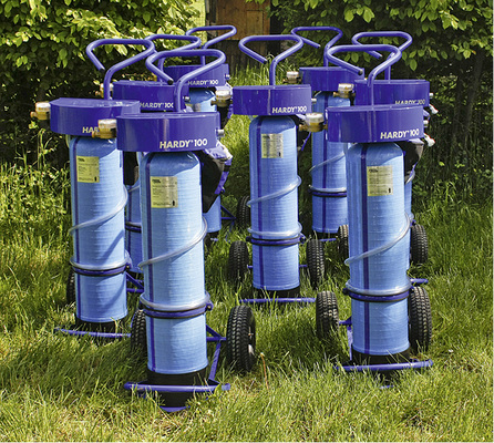 
Der Wasserenthärter Hardy 100 bietet auch für größere Anlagen ausreichend Kapazität (für etwa 6 m
3
). Er wiegt 40 kg und kann von einem Monteur bedient werden. 
