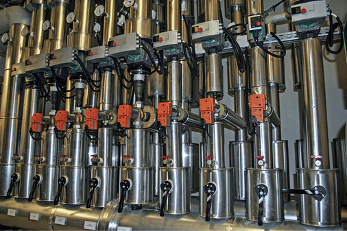 
Die Verteilersituation im Heizungskeller: umfangreich, aber übersichtlich ausgeführt.
