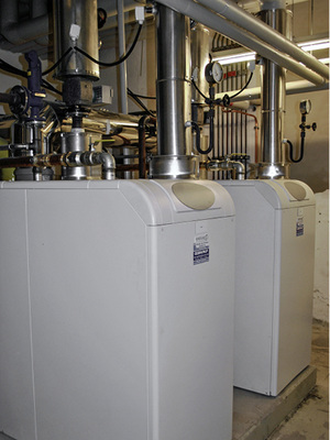 
Die zentralen Komponenten der Heizanlage sind die beiden Gas-Brennwertgeräte.
