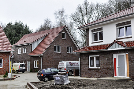 



Bei dieser Wohnanlage in Damme machte das BHKW im Heizungskeller des Nahwärmeverbunds einen übermäßigen Wärmeschutz überflüssig.
