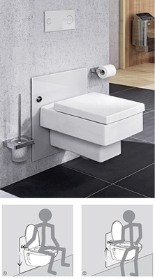 
Mit Komfort auf die Toilette: Das höhenverstellbare WC-Element bietet einen Ver-stellbereich von 8 cm an. 
