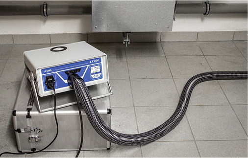 
Dichtheitsprüfung: Das Dichtheitsmessgerät baut den Testdruck in den Luftleitungsabschnitten auf und ermittelt die Leckluftmenge automatisch.
