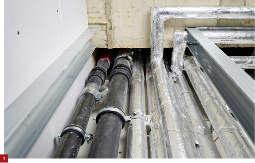 
Tägliche Konfliktsituation im Kampf der Versorgungsleitungen um den Platz im Schacht.
