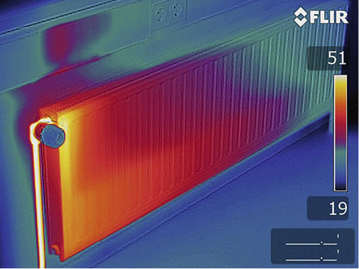 
Wärmebildkameras machen Wärmeverluste, Feuchtigkeit und Undichtigkeiten sichtbar.
