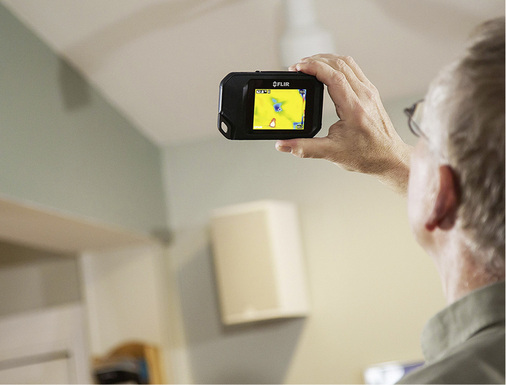 
Untersuchung der Deckenisolation mittels Wärmebildkamera im Taschenformat.
