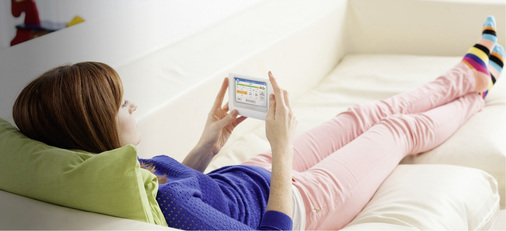 
Die Einstellwerte für sämtliche Fußbodenheizkreise lassen sich mit modernen, drahtlosen Einzelraumregelsystemen auch bequem im Liegen eingeben.



