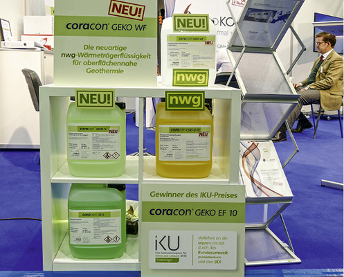 
Wärmeübertragerflüssigkeiten für Erdwärmesonden, auch „ökologische“, finden nicht immer die Zustimmung der Unteren Wasserbehörden. Wasser als Wärmeträgermedium hat viele Vorteile, aber Anlagenplanung und Regelungskonzepte sind anspruchsvoller.
