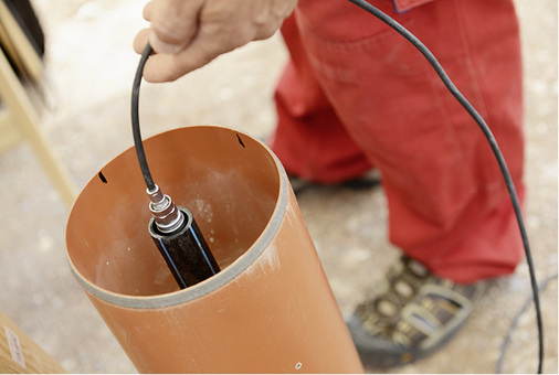 
Messsonde CEM Trakker: Das System nutzt die messbare Magnetisierbarkeit des die Erdwärmesonde umgebenden Materials.
