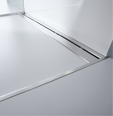 



ACO ShowerStep schafft einen Übergang zwischen dem gefliesten Duschboden mit Gefälle und dem angrenzenden Badboden ohne Gefälle.
