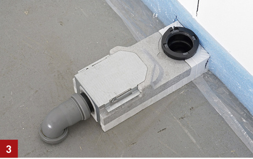 
Die Aufsatzschale wird mit einer Schutzklammer auf dem Grundkörper schallentkoppelt befestigt.
