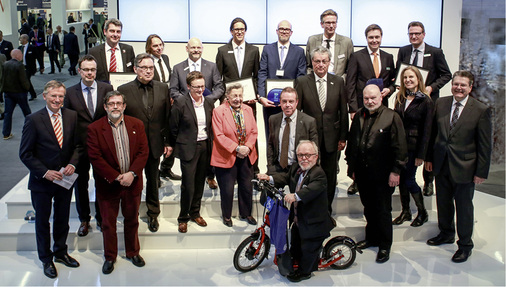 
Freude zur ISH 2015: Die Gewinner des zweiten Produkt-Awards stießen auf großes Interesse bei Herstellern und Fachhandwerkern. 
