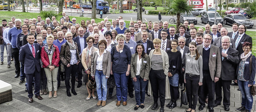 
Rund 110 Teilnehmer verzeichnete die Jahrestagung der Bad&Heizung AG. Mehr als jeder zweite Betrieb war nach Wiesbaden gereist – trotz voller Auftragsbücher.
