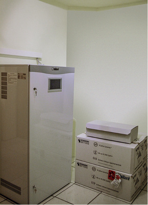 
Eine wichtige Vereinfachung der Einbringung: Batteriespeicher und Batterien werden getrennt voneinander geliefert. 
