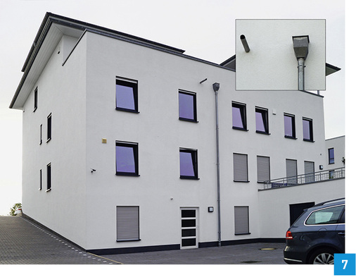 
Beispiel einer Balkonentwässerung mit Notüberlauf.
